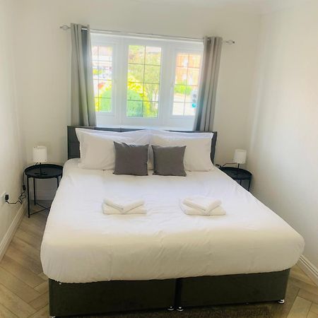 Newly Renovated, Modern 3 Bed Apartment 워머슬리 외부 사진