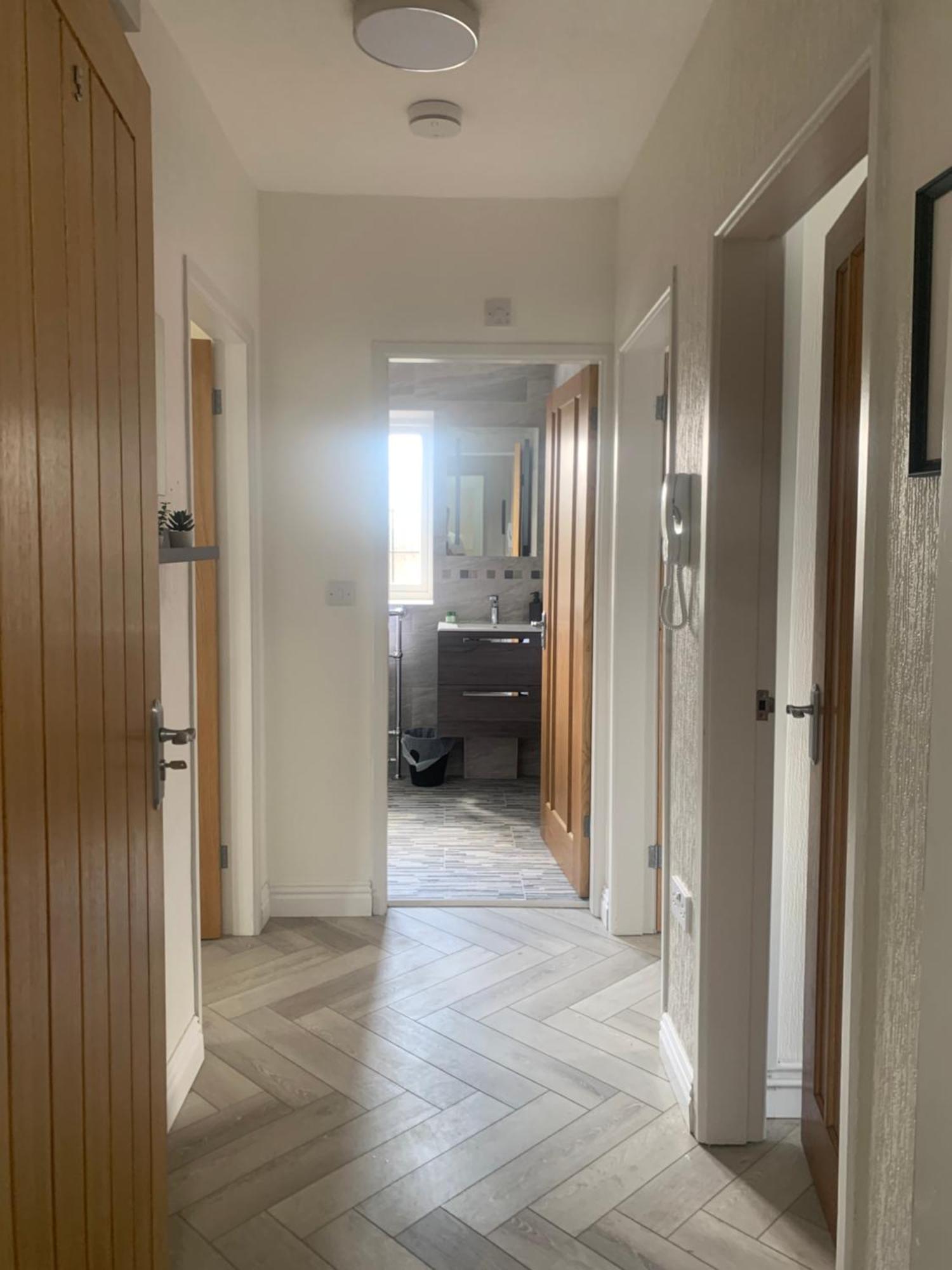Newly Renovated, Modern 3 Bed Apartment 워머슬리 외부 사진