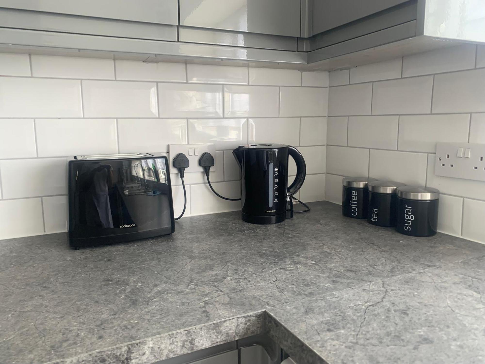 Newly Renovated, Modern 3 Bed Apartment 워머슬리 외부 사진