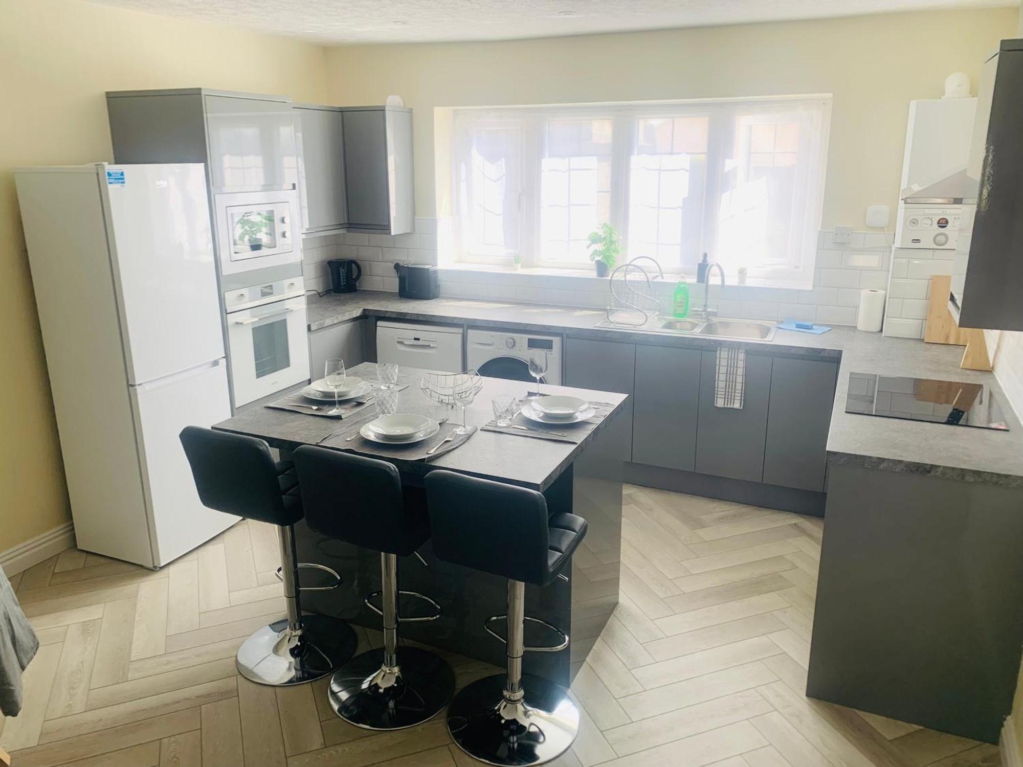 Newly Renovated, Modern 3 Bed Apartment 워머슬리 외부 사진