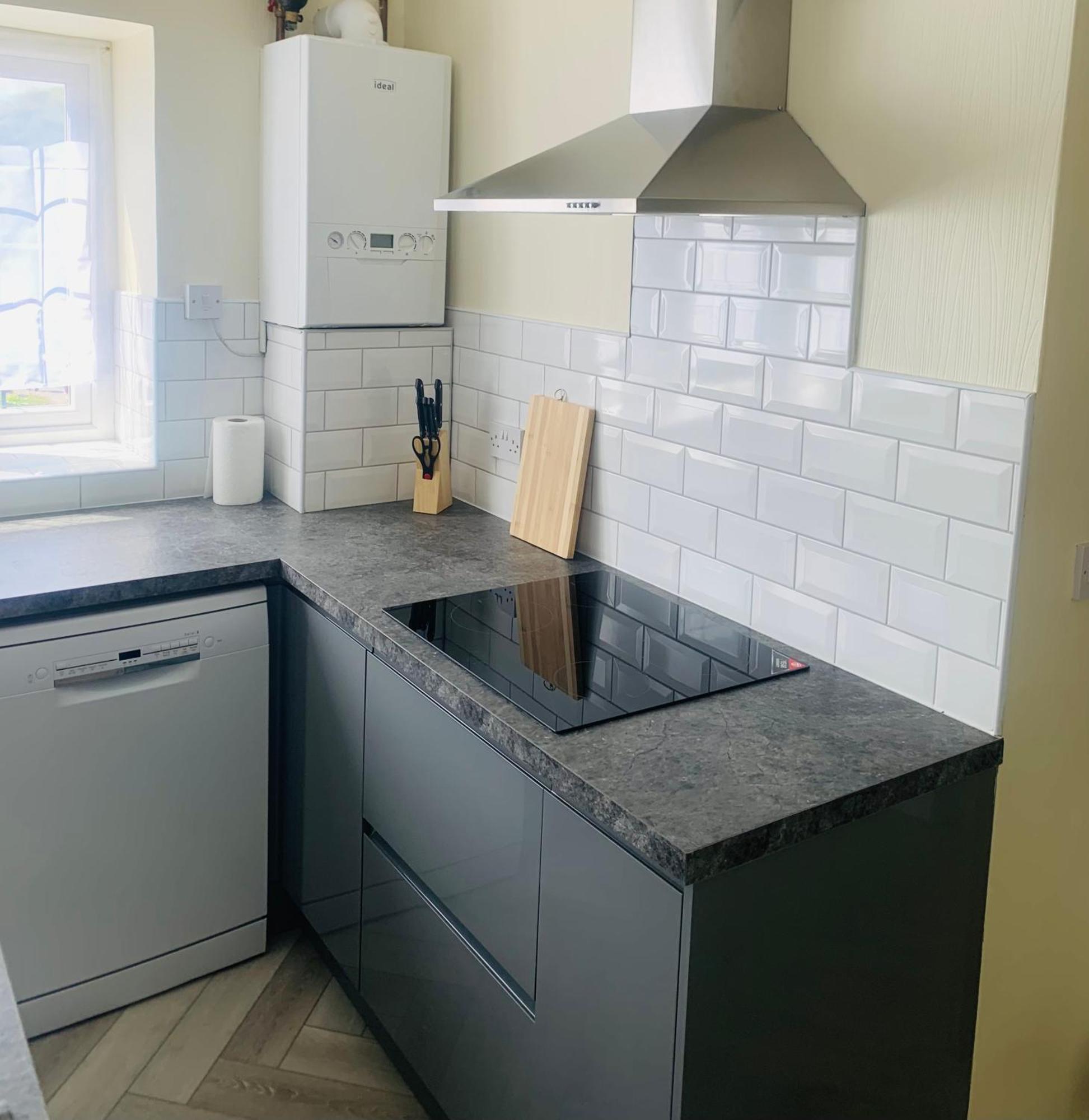 Newly Renovated, Modern 3 Bed Apartment 워머슬리 외부 사진